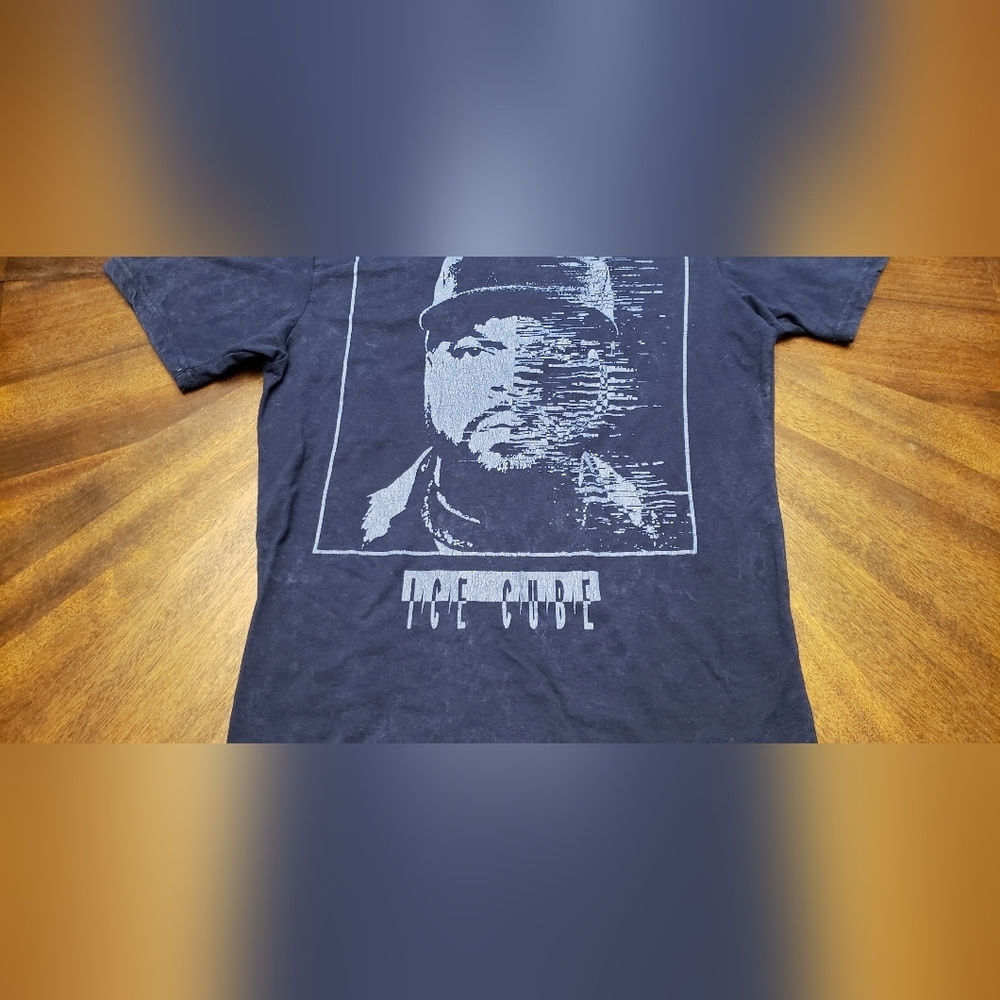 Young Men's Navy Graphic T-Shirt Size Medium ACID WASH STYLE - Picture 3 of 9